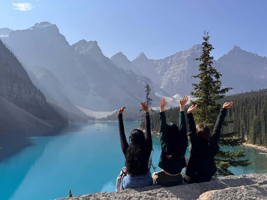 Calgary/Canmore: Banff National Park & Lake Louise Day Trip - Moraine Lake in summer: the trip’s signature view