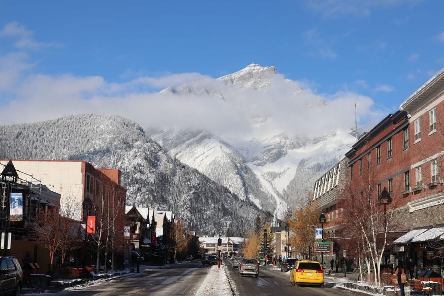 Calgary/Canmore: Banff National Park & Lake Louise Day Trip - Two hours in Banff Town for lunch and a break