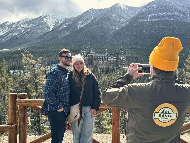 Calgary/Canmore: Lake Louise, Moraine Lake, & Banff Day Tour - Guides, photographs, and the feel of a small group