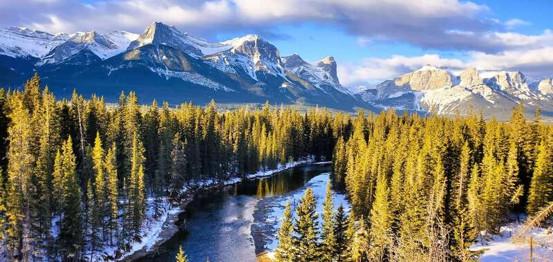 Calgary: Glaciers, Mountains, Lakes, Canmore and Banff Tour - Banff Avenue: a relaxed final stop