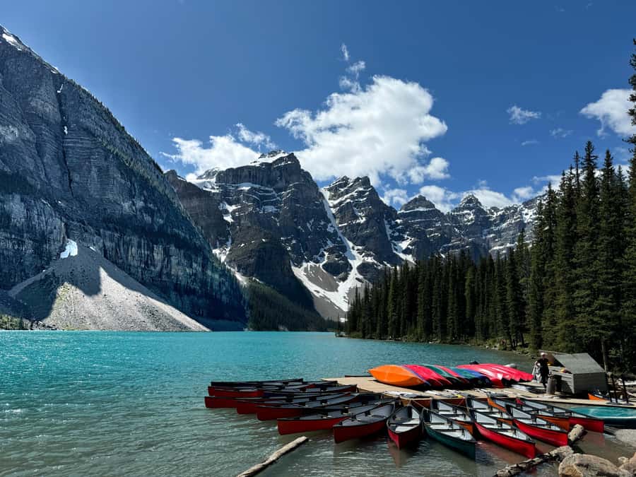 Calgary: Lake Louise, Moraine Lake, & Emerald Lake Tour - What the guide adds to the experience