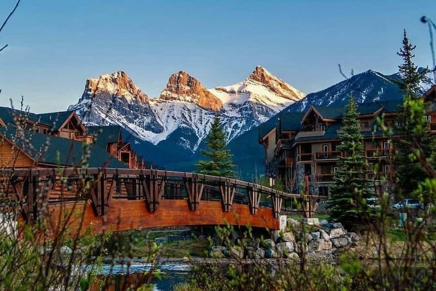 Calgary: Radium Hot Springs & Marble Canyon Day Trip - What the van ride is really like