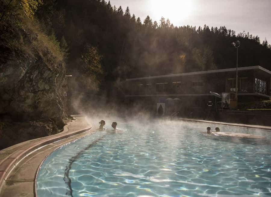 Calgary: Radium Hot Springs & Marble Canyon Day Trip - The guide and group experience