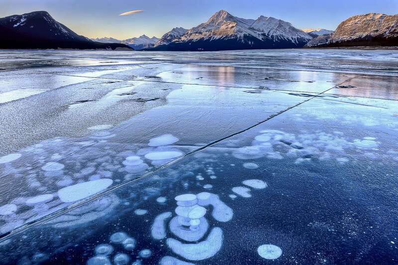 Canadian Rockies: Abraham Lake Ice Bubbles Helicopter Tour - Small helicopters require realistic expectations
