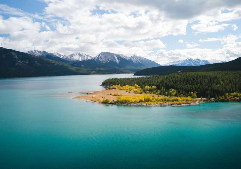 Canadian Rockies: Helicopter Flight with Exploration Hike - Flying over the Wilson Icefield