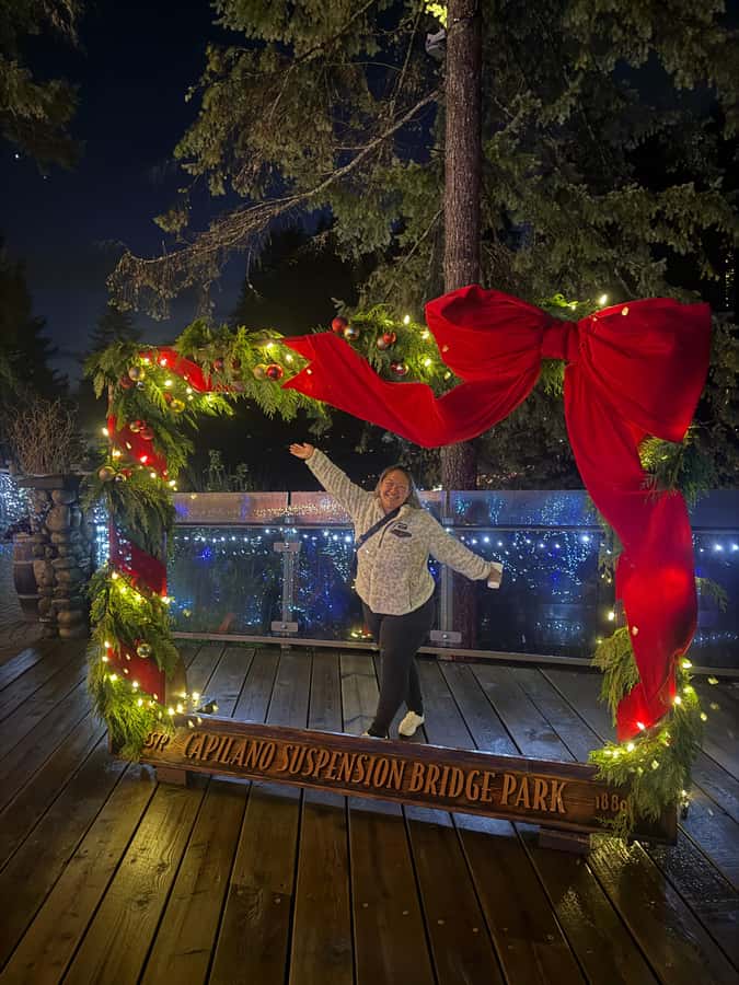 Capilano Suspension Bridge/Private/Small Group/By LUX CAR - A car ride that makes Capilano easier