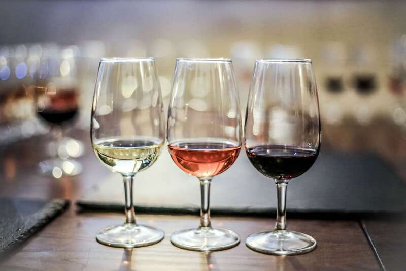 Collingwood: Blue Mountains Wine and Cider Tasting Tour - The Roost Winery starts the tasting