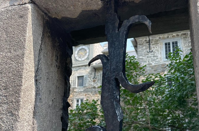 Colonial Secrets of Old Montreal Walking Tour - A colonial story with a First Nations lens