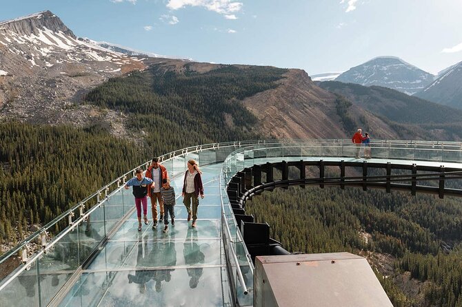 Columbia Icefield Adventure,Bow Lake,Peyto Lake in Banff & Jasper - 7 a.m. departure and the long ride north