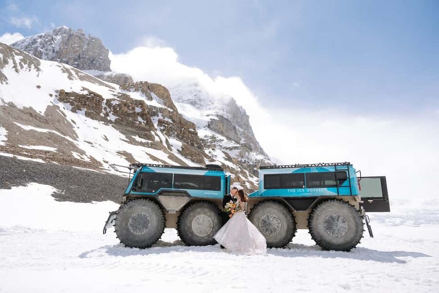 Columbia Icefield: Ice Odyssey Glacier Experience - Why the small group changes the glacier visit