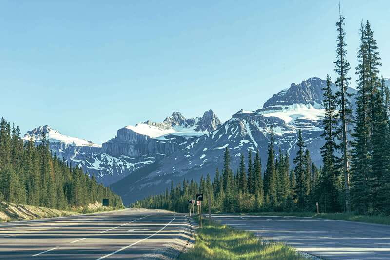 Columbia Icefield, Peyto Lake, Bow Lake Discovery Tour - Bow Lake in a quick 20-minute stop