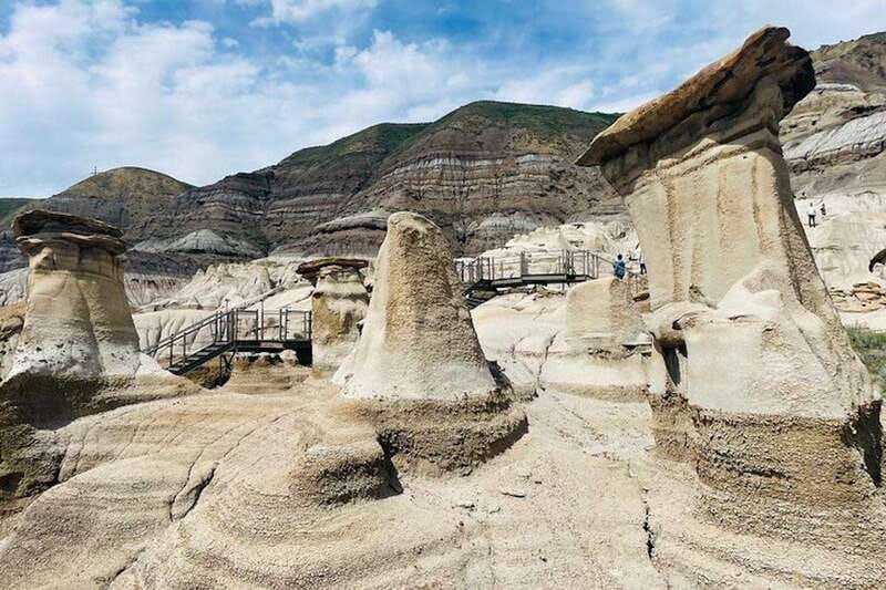 Day of Dinosaurs and Hoodoos From Calgary to the Badlands - Timing, transport, and value