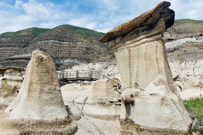 Day of Dinosaurs & Hoodoos from Calgary to Drumheller Badlands - The World’s Largest Dinosaur: A Quick Photo Stop