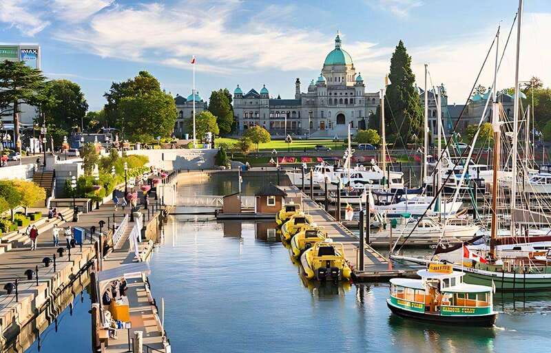 Day Trip from Vancouver to Victoria and Butchart Gardens - What the guides add to the day