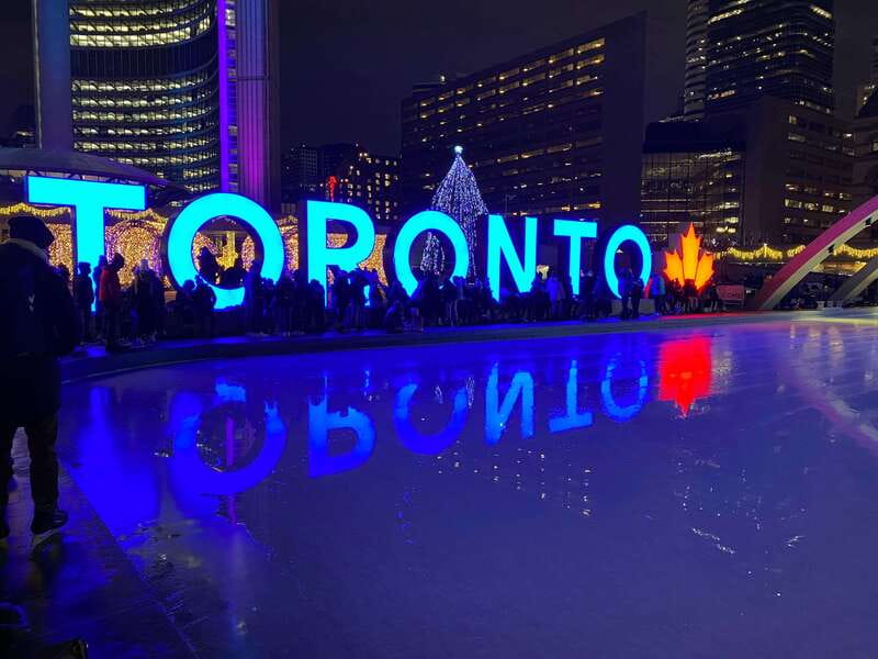 Downtown Toronto: Walking tour experience. English/Spanish - Toronto Island, a seasonal change of pace