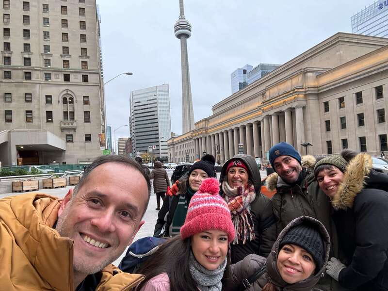 Downtown Toronto: Walking tour experience. English/Spanish - How Paul’s flexible style affects the experience
