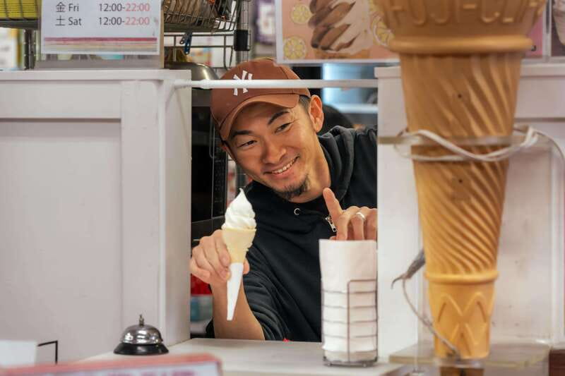 Downtown Vancouver: Asian Eats Walking Food Tour - How the small group changes the day