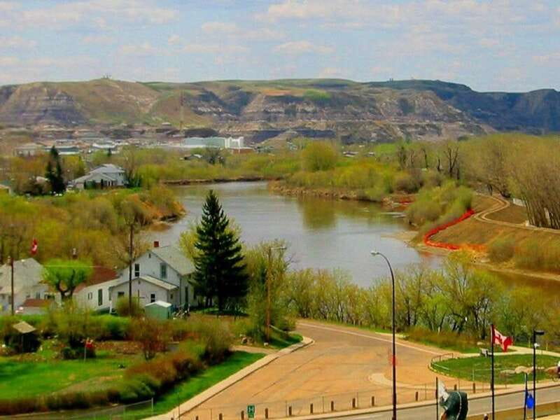 Drumheller: Bad Land & Dinosaur Museum Tour from Calgary - From Calgary to Alberta’s badlands