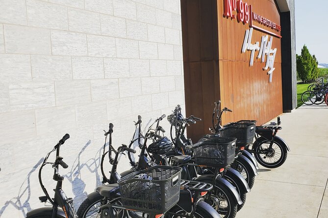 E-Bike Rental Explore in Niagara-on-the-Lake - From vineyard roads to Niagara-on-the-Lake Old Town