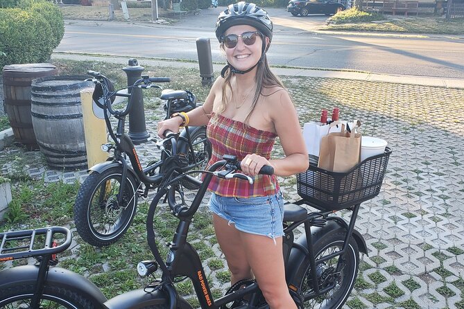 E-Bike Rental Explore in Niagara-on-the-Lake - Lake Ontario and the river trails