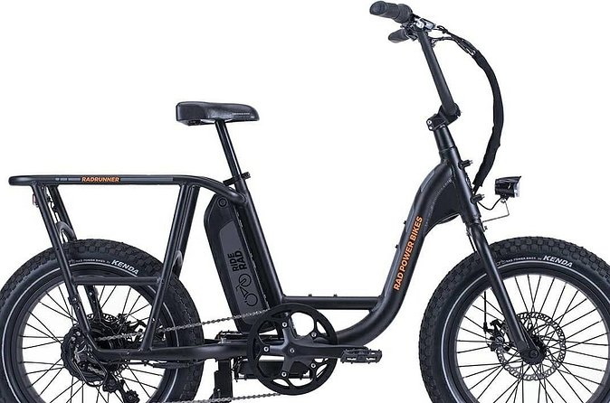 eBike Rental Ride Electric in Niagara-on-the-Lake and Explore - Riding through vineyards and wineries