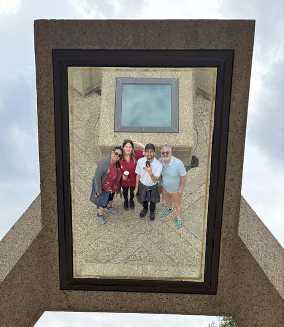 Edmonton: City Highlights Walking Tour | 3-Hour - Start at Frank Oliver Park with a red umbrella
