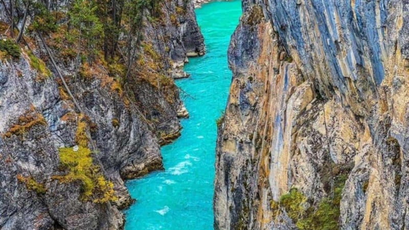 Emerald Lake, Moraine, Louise, Johnston Canyon & Banff Town - Key points to know