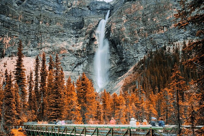 Emerald Lake,Natural Bridge, Wapta Falls & Takakkaw Falls in Yoho - Emerald Lake gives you the color everyone comes to see