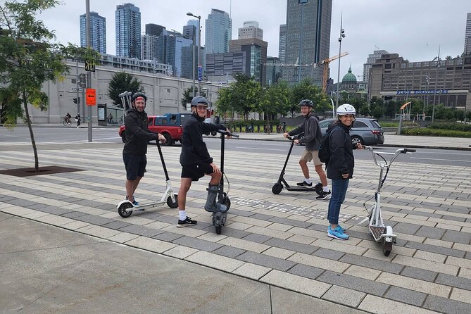 Experience Old Montreal on e-scooters with a local comedian - Key points to know before booking