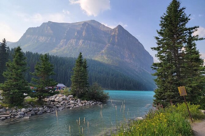 Explore Moraine Lake, Banff, Lake Louise & Minnewanka - Guides, van comfort, and group size