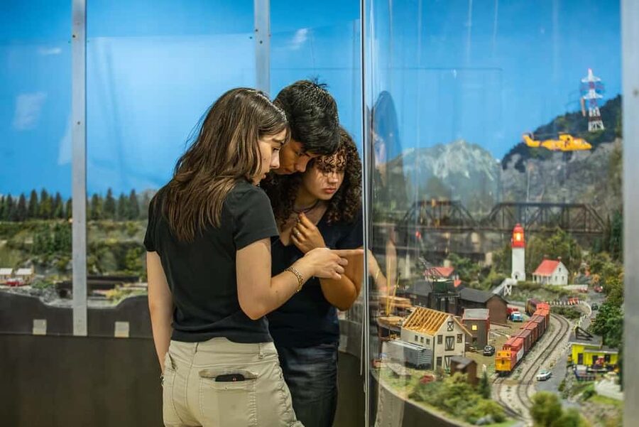 Exporail, the Canadian Railway Museum - Start in the tunnel with more than 400 artifacts