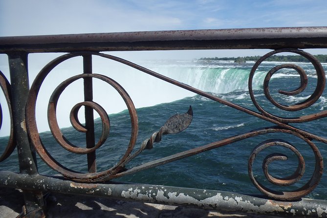Fall for Niagara Tour - Hornblower or the Falls from the water