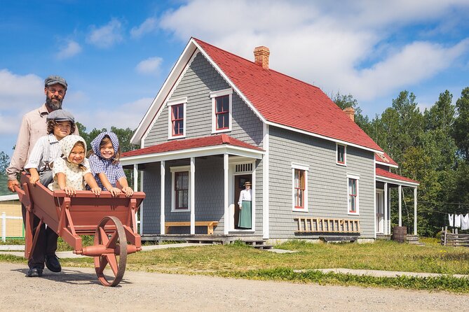 Family visit to the Acadian Historic Village - Follow the 2.2 km route at your own pace