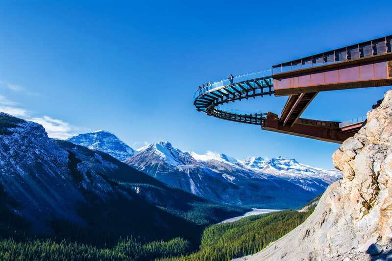 From Banff: Athabasca Glacier and Columbia Icefield Day Trip - Guide quality and the value of the storytelling