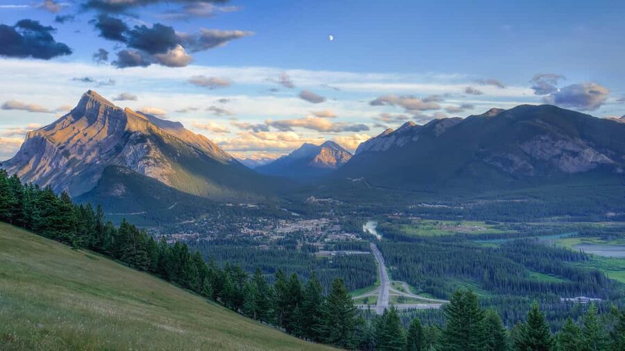 From Banff: Banff Wildlife & Scenic Highlights Premium Tour - Key points to know before booking