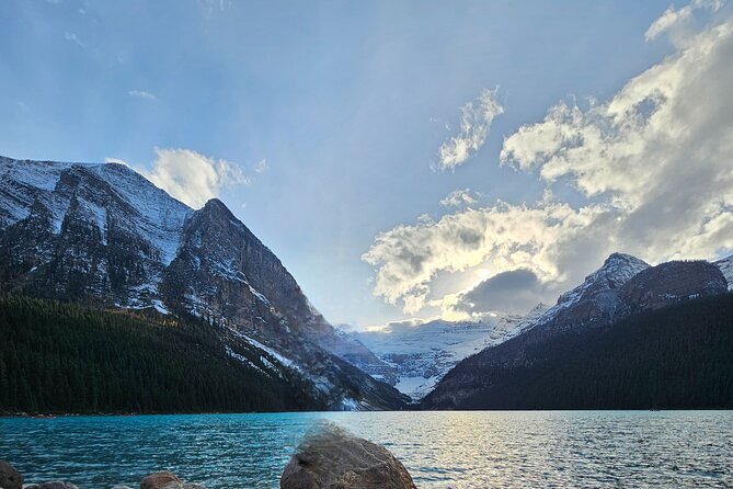From Banff: Moraine Lake and Lake Louise Half Day Tour - What 75 minutes really gives you