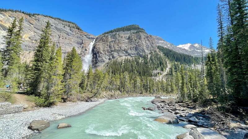 From Calgary: Banff & Yoho National Parks Private Day Tour - Lake Louise, the classic opening view