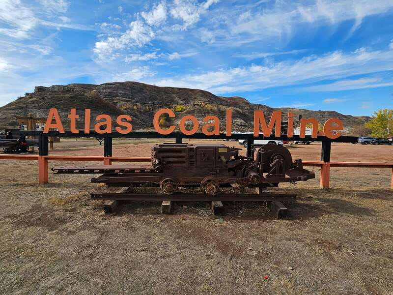 From Calgary: Drumheller Private Tour, Full day sightseeing - Hoodoos Trail Offers the Best Short Walk