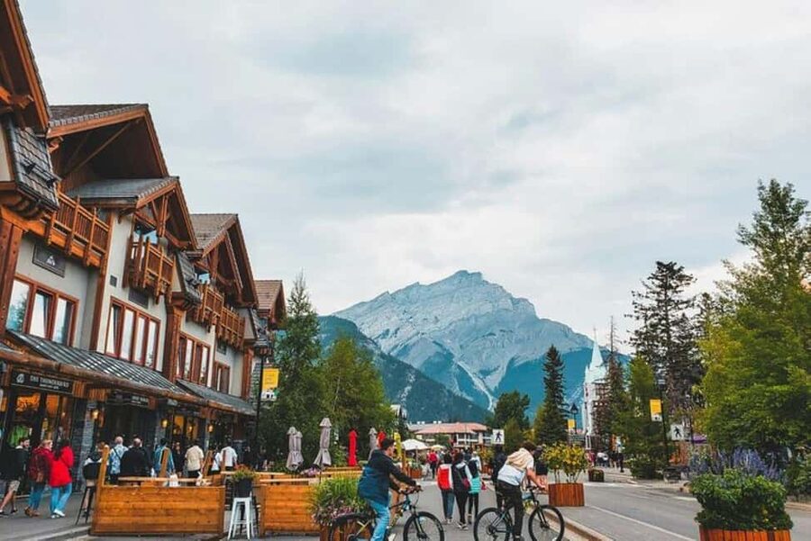From Calgary: Explore 4 Stunning Lakes in Banff & Yoho - Timing, comfort, and who should book