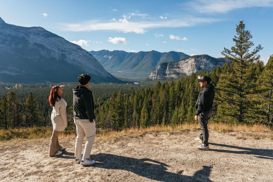 From Calgary: Private Banff National Park Day Trip - Lake Louise and Moraine Lake