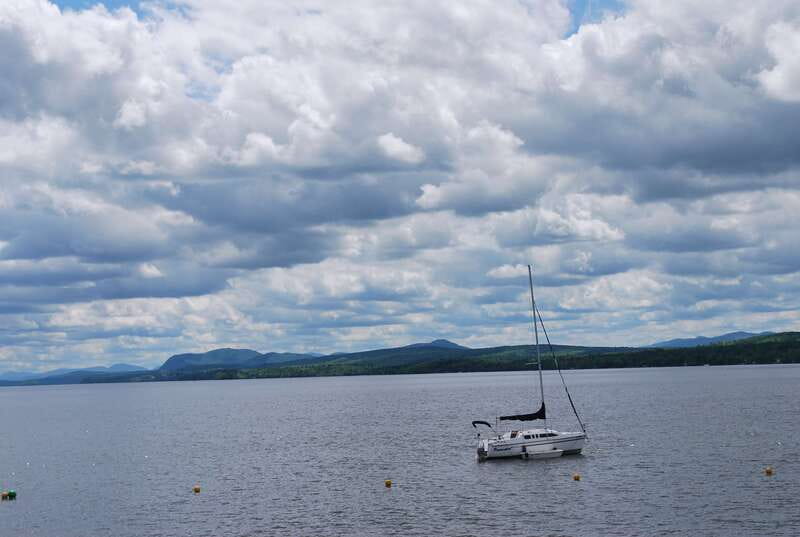 From Montreal: Eastern Townships Region Day Trip - Country roads to Stanstead and the Haskell Free Library