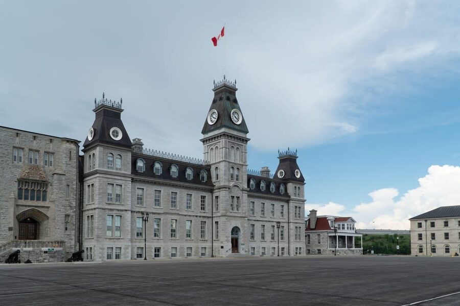 From Montreal: Kingston City Day Trip & 1000 Island Cruise - Free time for Kingston’s shops and cafés
