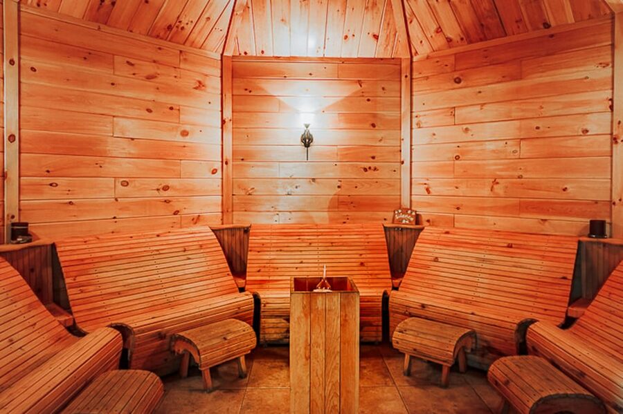 From Montreal: Natur'Eau Spa Day Trip with Admission Ticket - Indoor heat and places to rest