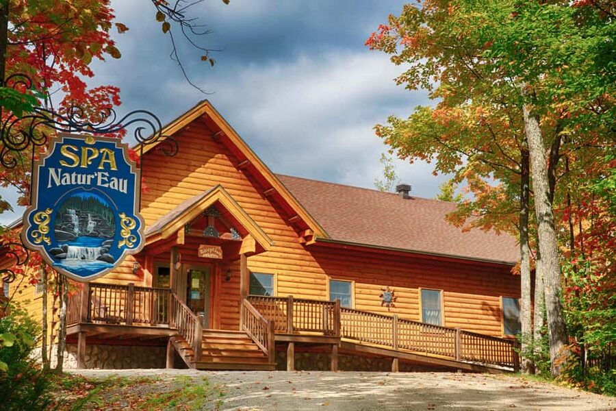 From Montreal: Natur'Eau Spa Day Trip with Admission Ticket - Outdoor pools, waterfall, and fire