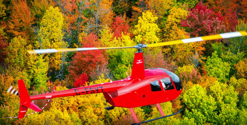 From Montreal: Scenic Montérégie Helicopter Tour - A final panorama over Saint-Hubert airport