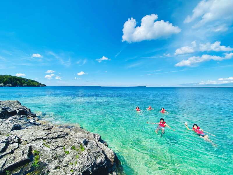 From Toronto: Bruce Peninsula Guided Hiking Day Trip - Swimming in Lake Huron