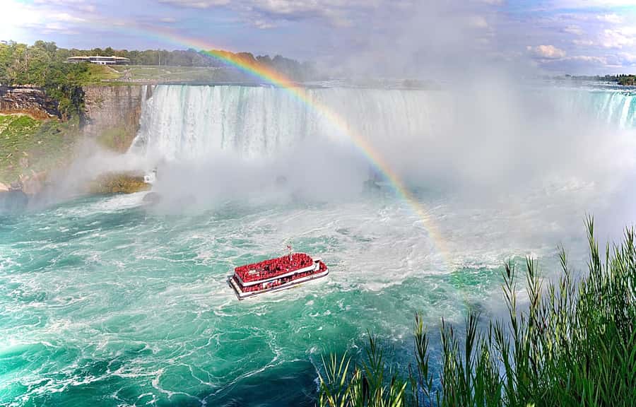 From Toronto: Niagara Falls Tour + Boat Ride and/or Journey - Maple Leaf Place and the maple tasting