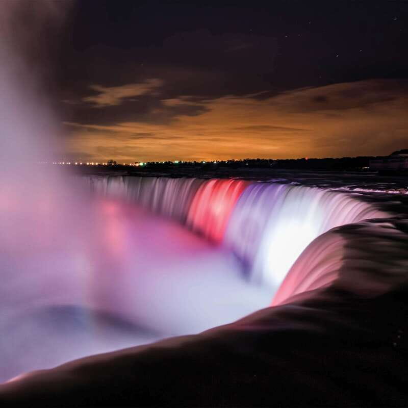 From Toronto: Niagara Falls Tour with Journey & Dinner - Table Rock and the Horseshoe Falls