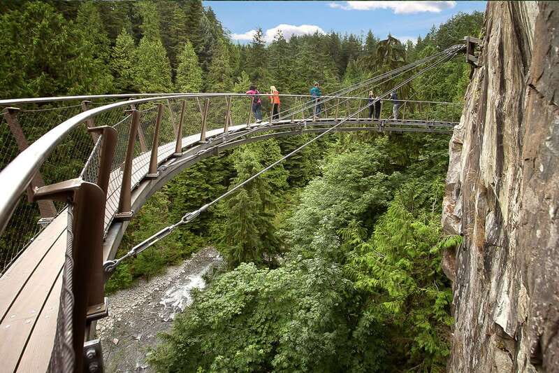 From Vancouver: Capilano Suspension Bridge & Grouse Mountain - Seeing the grizzlies at the refuge