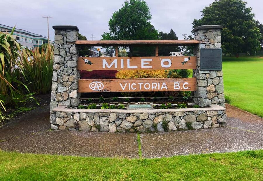From Vancouver: Full-Day Victoria Tour with Ferry Ticket - Butchart Gardens in one focused hour